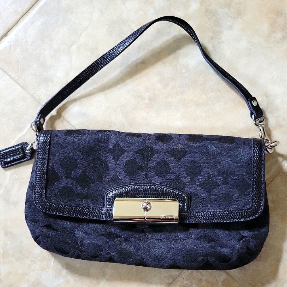 NWOT Coach Signature Small Handbag Wrislet